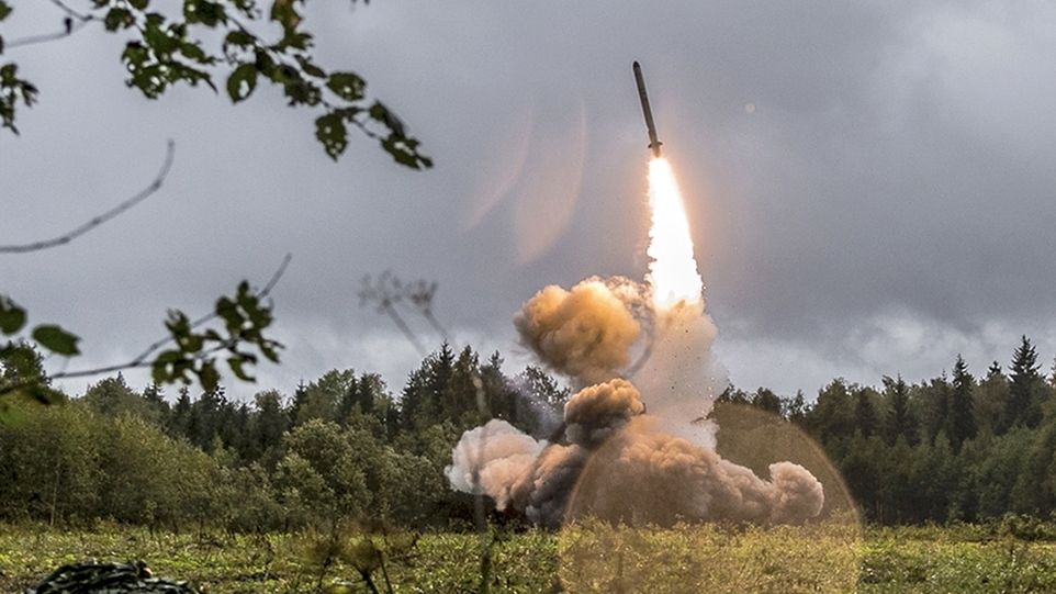 Rusko vyrábělo rakety ve velkém už před válkou. Proto má teď zásoby, píše americký list